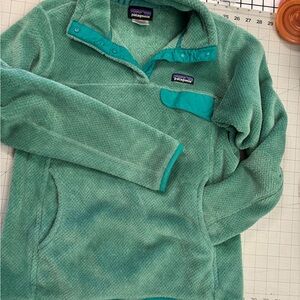 Patagonia Women's Snap-T Fleece Pullover in teal